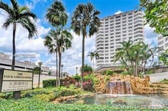 Building Photo - 905 Brickell Bay Dr