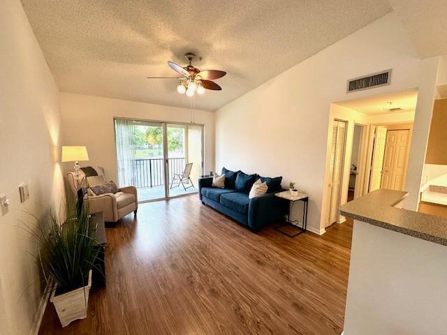 Foto del edificio - 7980 N Nob Hill Rd