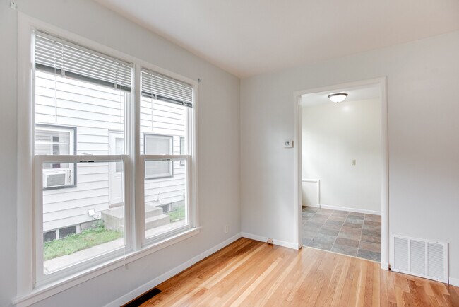 Foto del edificio - 3823 Quail Ave N