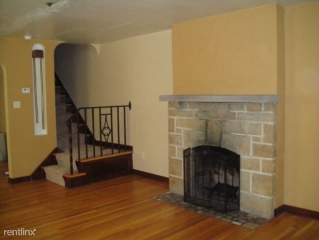 Building Photo - 3 br, 1.5 bath Townhome - 143 Cedar Blvd.