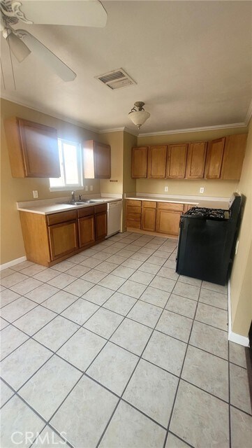 Foto del edificio - 5646 Morongo Rd