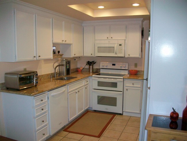 Building Photo - 1419 Bel Air Dr