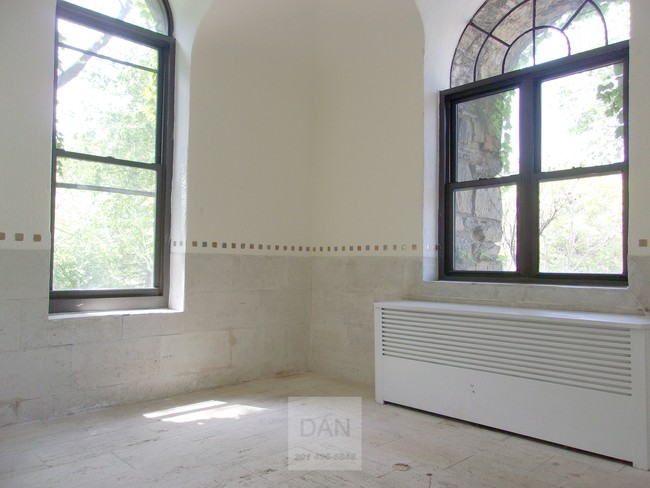 Building Photo - 2728 Henry Hudson Pkwy