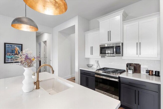 Foto del edificio - 7905 Catbird Ln