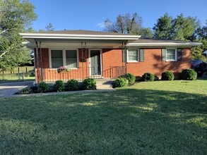 Building Photo - 7914 Greenway Dr