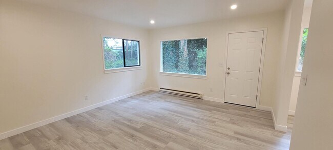 Building Photo - Edmonds 1 Bedroom 1 Bath Cottage