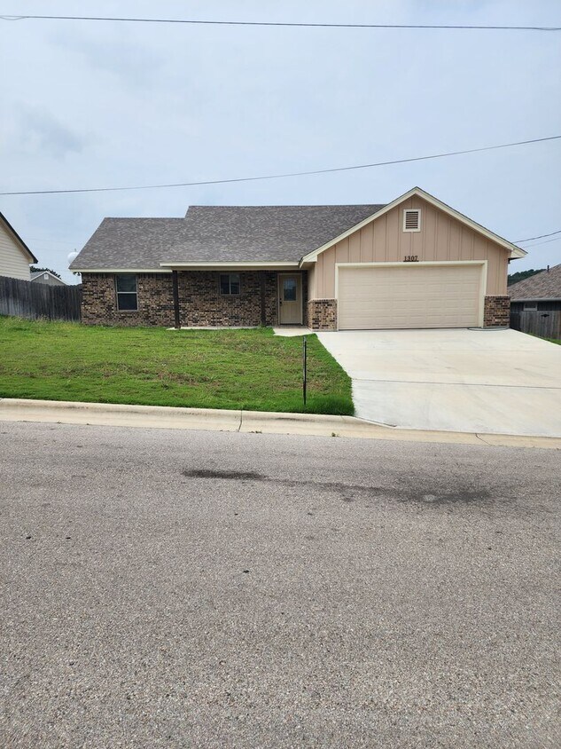 1307 Sandstone Cv, Lampasas, TX 76550 House Rental in Lampasas, TX
