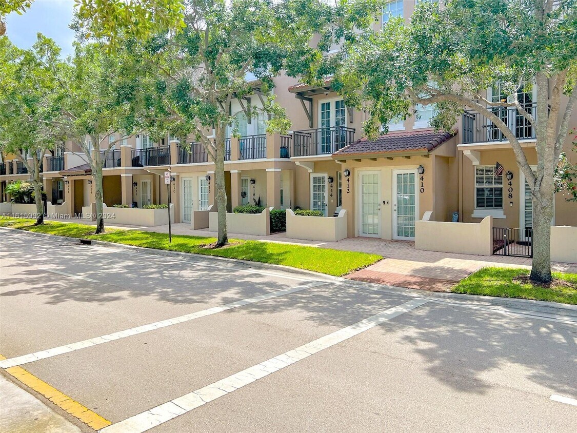 Foto principal - 410 SW 147th Ave