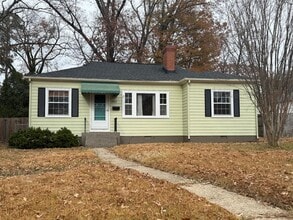 Building Photo - 2922 Kenwood Ave