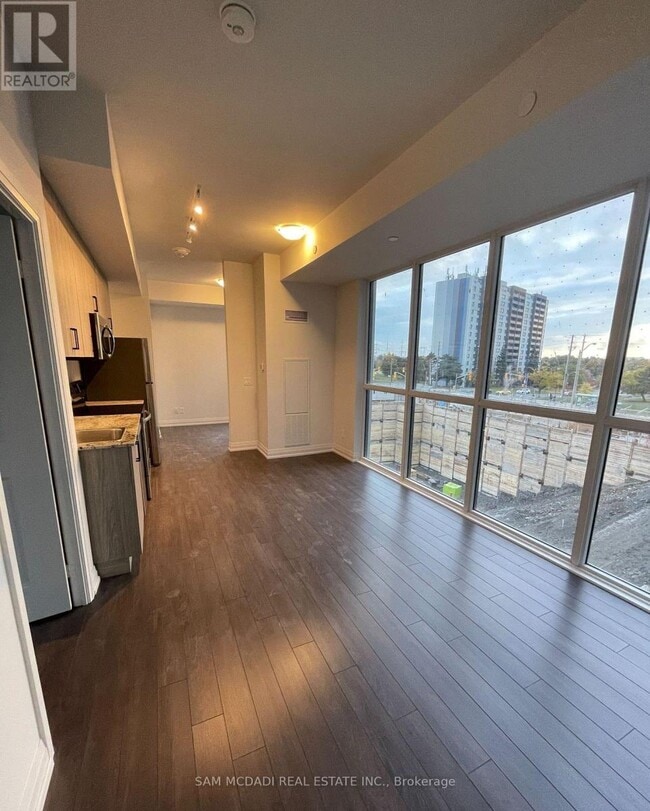 Building Photo - 10 Meadowglen Pl