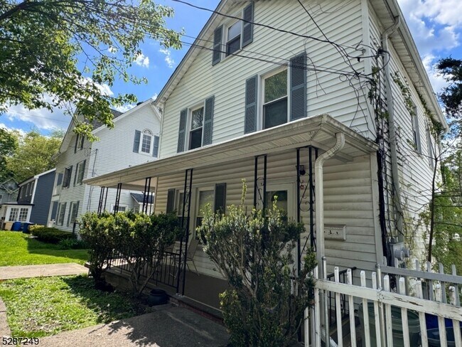 Building Photo - 85 Chestnut St