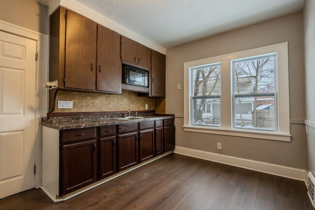 Foto del edificio - 3394-3396 W 54th St