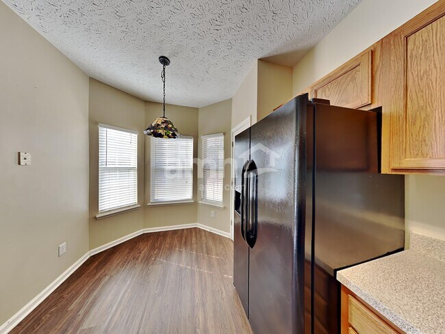 Foto del edificio - 4939 Lake Park Ln