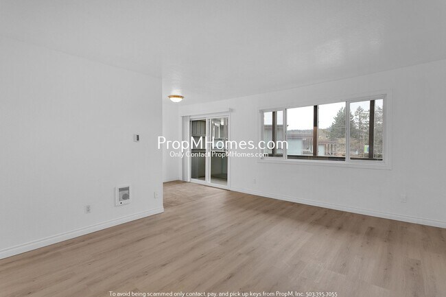 Foto del edificio - Freshly Renovated 2-Bedroom Apartment in C...