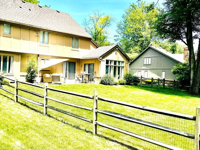 Building Photo - Beautiful 4 bd 4bath home in Sylvania Town...