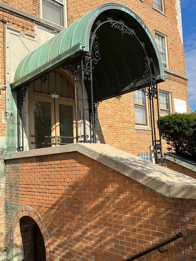Foto del edificio - 7416 Harwood Ave