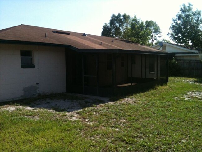 Building Photo - Updated 3 Bedroom, 2 Bath, Screen Porch, Fenced Yard!