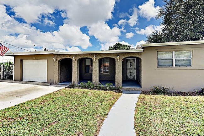 Foto del edificio - 17001 NW 34th Ave