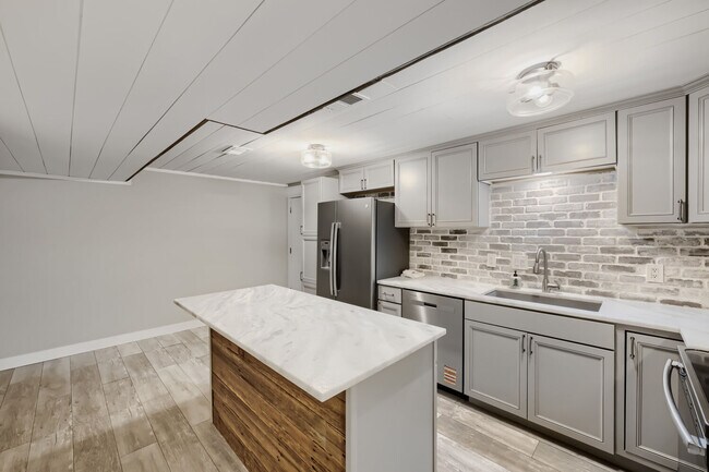 Foto del edificio - 1606 Cottonwood Dr