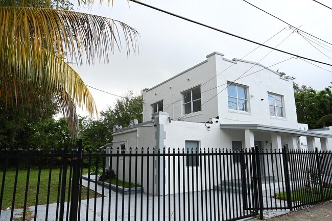 Foto del edificio - 7545 NW 3rd Ave