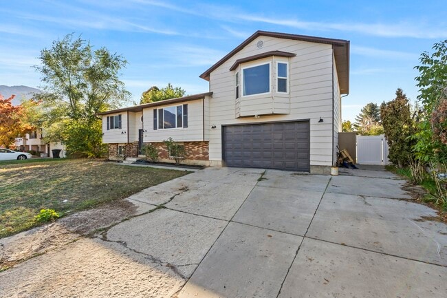 Building Photo - 819 W 2300 N