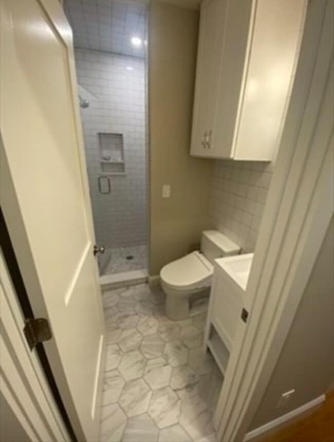 Building Photo - 33 Garden St