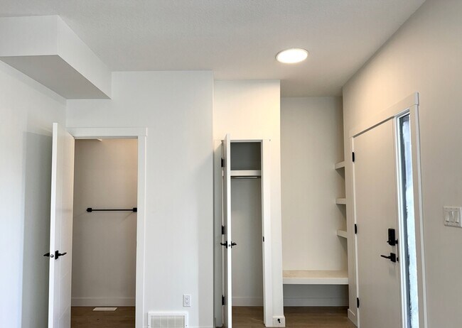 Building Photo - 8714 83 Ave NW