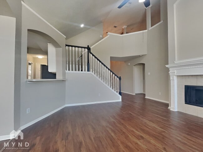 Building Photo - 2131 Crimson Lake Ln