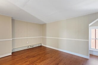 Building Photo - 588 Company St