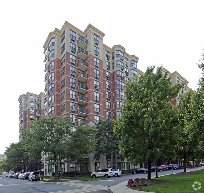 Building Photo - Riverbend