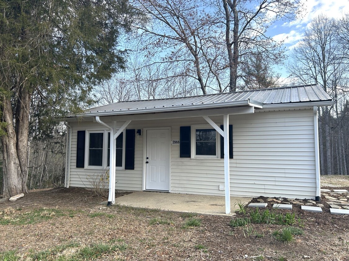 Primary Photo - Cute Cottage Offers Peace and Tranquility!