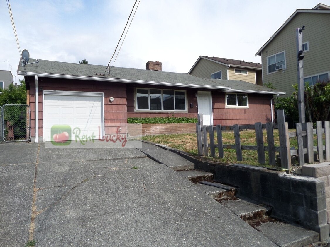 Primary Photo - Super-Cute 2-Bedroom Home w/Attached Garag...