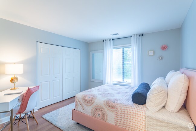 2HAB, 2BA - 1,348 ft² - The Terrace - Farmingdale Apartments