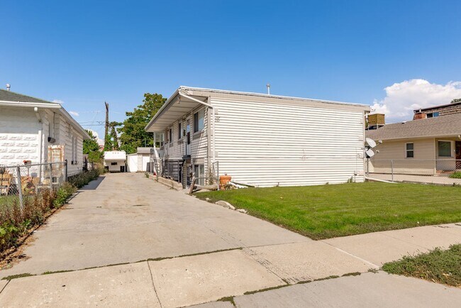 Building Photo - 157-159 E. Burton Ave