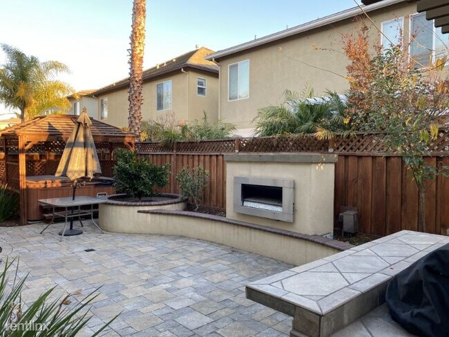 Foto del edificio - 3 br, 2.5 bath House - 1094 Rock Ave