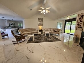 Building Photo - 2430 Glenholly Park Dr