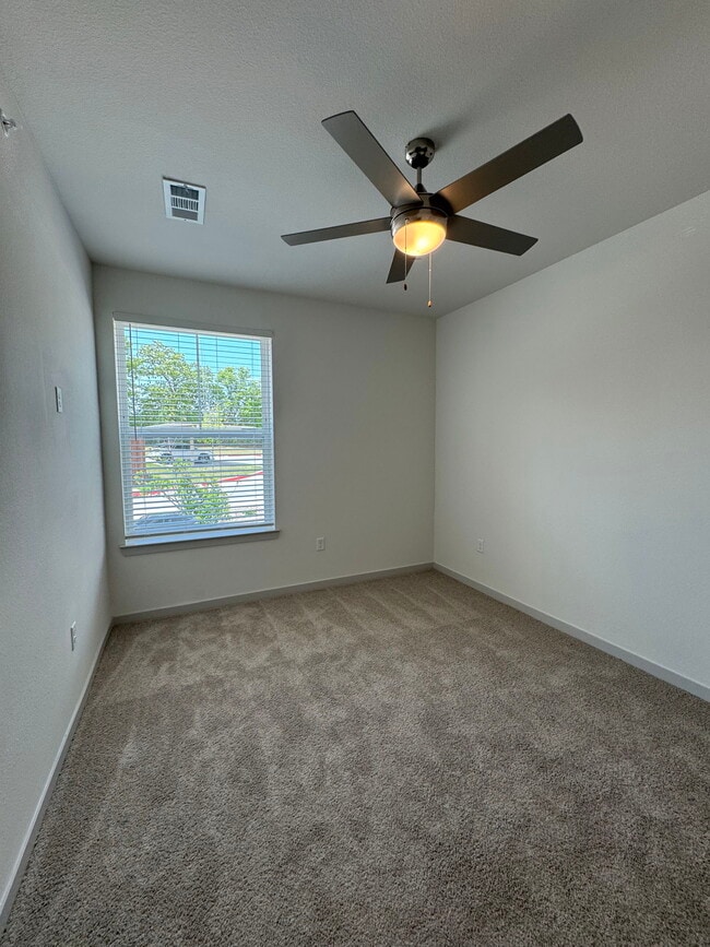 Building Photo - 1300 Southeast Pkwy