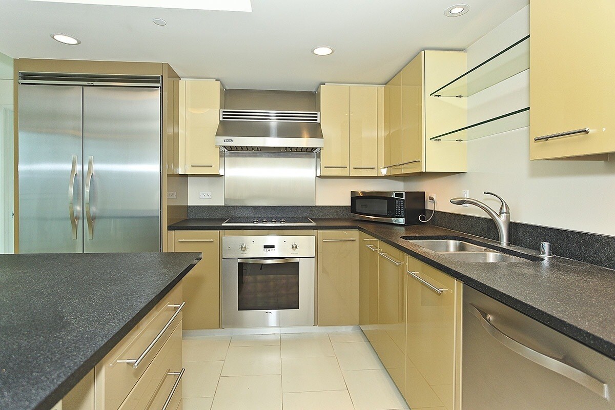 Foto principal - Convenient Living in Downtown Honolulu!