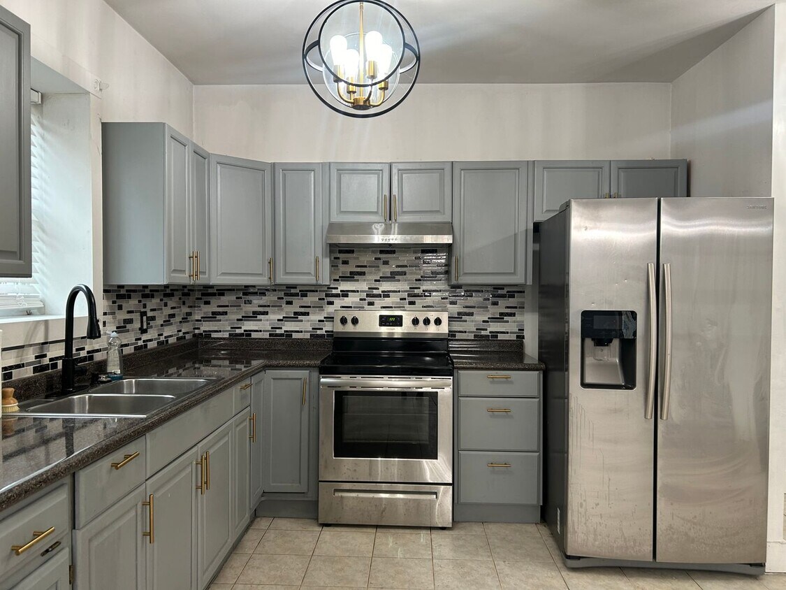 Primary Photo - Beautiful 3 Bedroom in Lancaster
