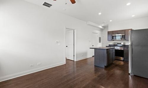 Foto del edificio - 3124 N California Ave