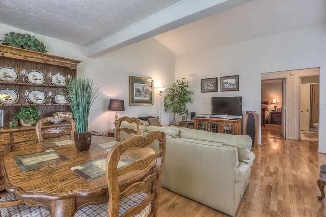 comedor - 810 Bellevue Rd