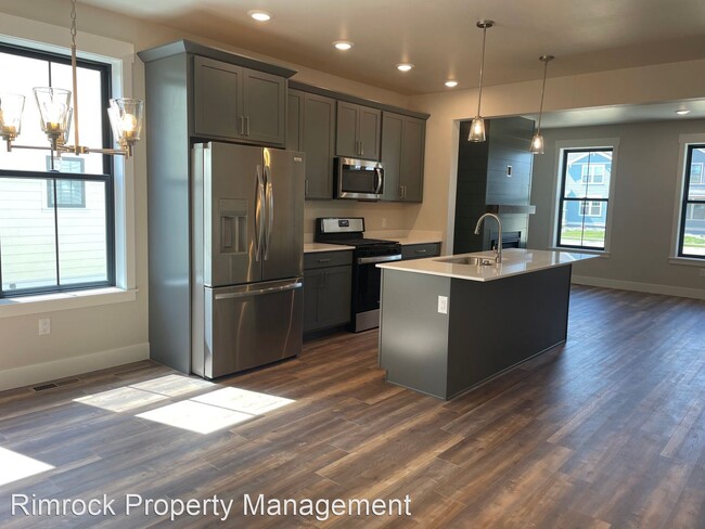 Building Photo - 3 br, 3.5 bath House - 1801 Saint George St