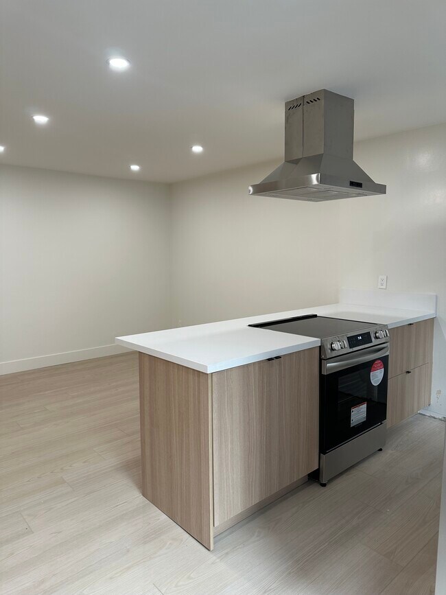 Foto del edificio - 8223 Blackburn Ave