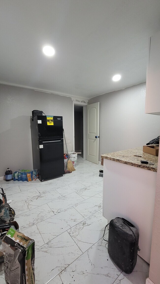 Foto del edificio - 7115 N Tampania Ave
