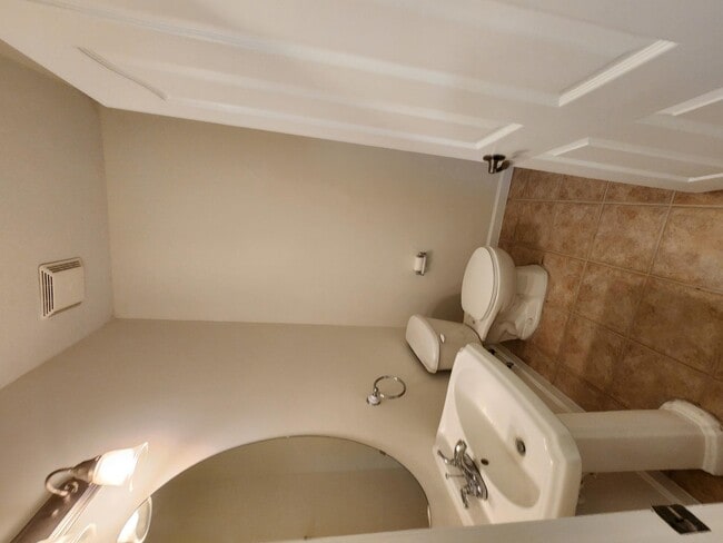 Building Photo - 111 Santiago Dr