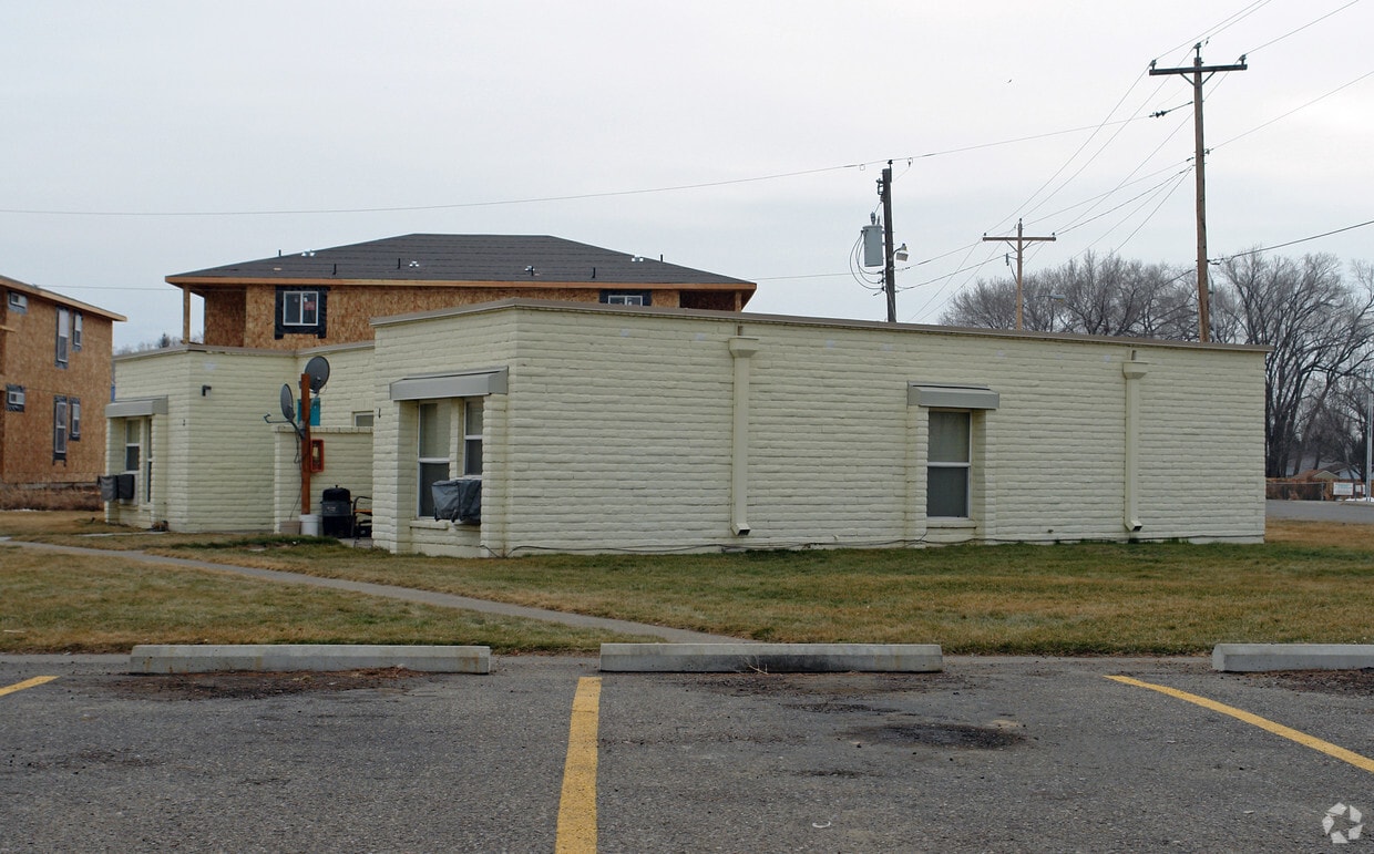 Primary Photo - 1835 E 8th St