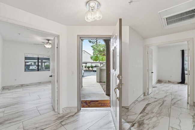 Foto del edificio - Stunning 3-bedroom, 2-bathroom home located in the heart of Scottsdale, AZ.