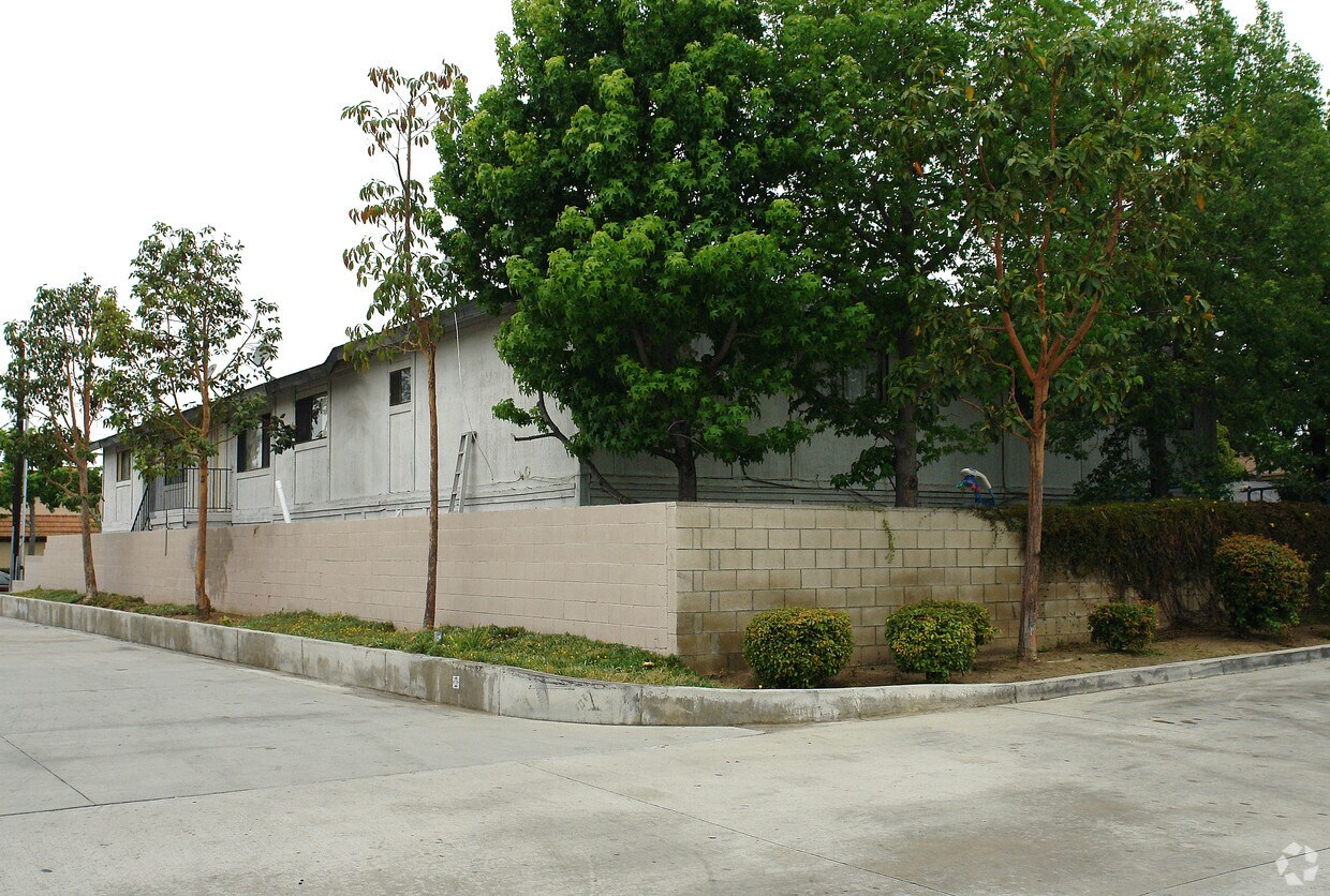 Building Photo - 1912 Wallace Ave
