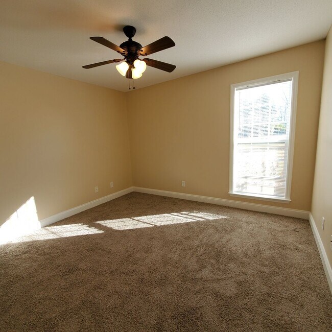 Foto del edificio - Charming 3/2 Home with Shiplap Dining, Tre...