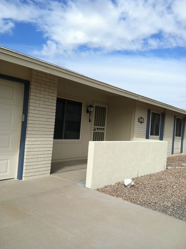 Building Photo - 9709 W Glen Oaks Cir